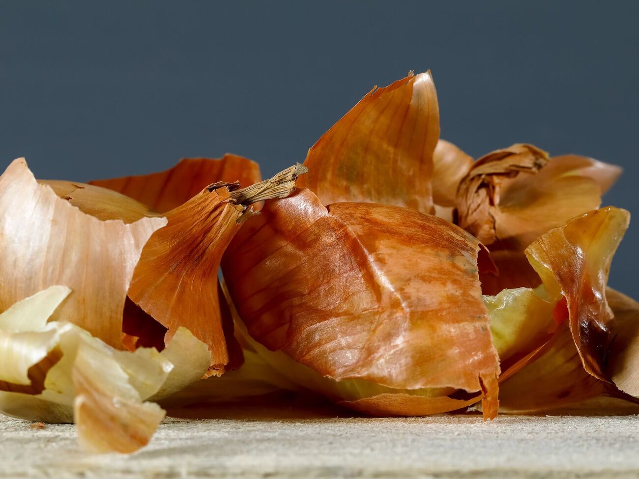 Цибулеве лушпиння не варто викидати