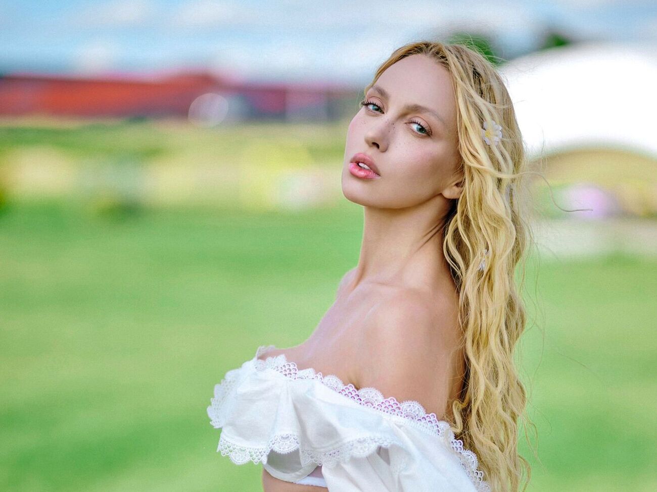 Полякова: Алиска едет в школу в седьмой класс, в свою родную школу