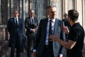 Схооф 2 сентября посетил Украину