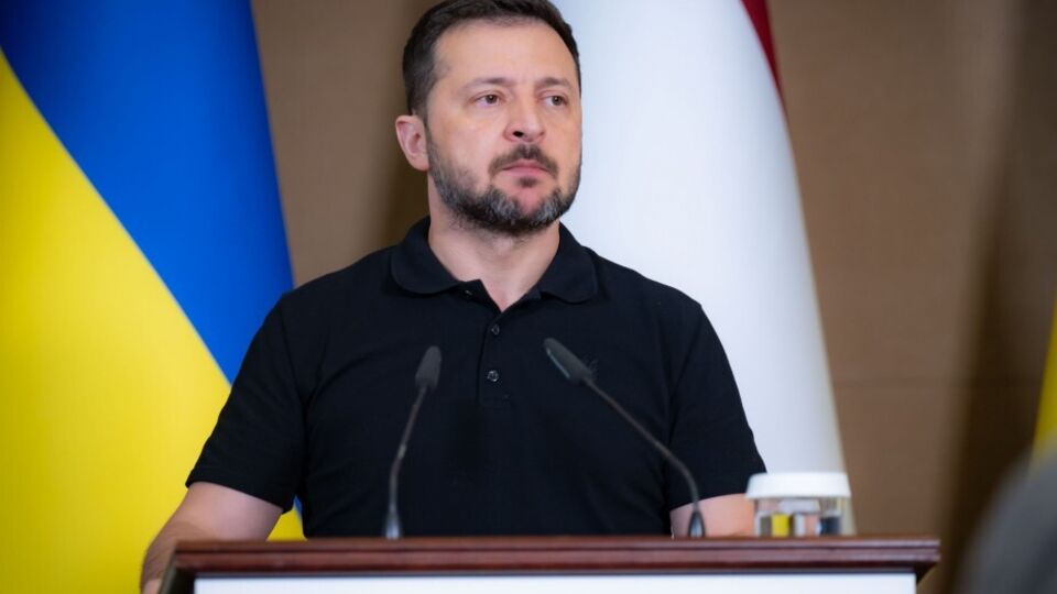 ЗАЭС необходимо возвращать под контроль политическим путем, считает Зеленский