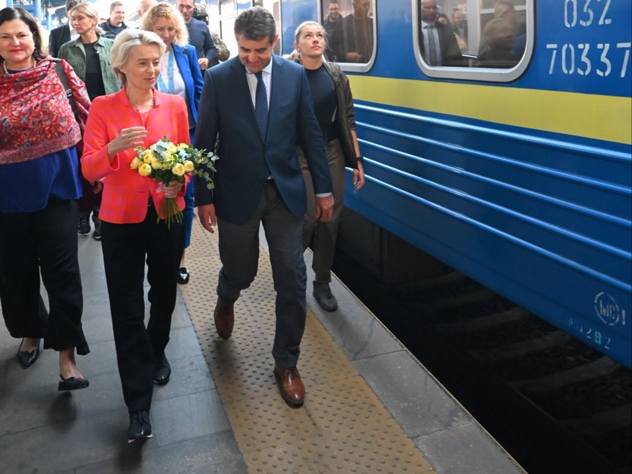 Фон дер Ляєн прибула в Київ залізницею