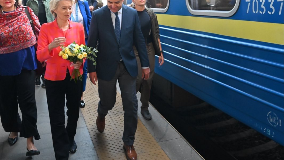 Фон дер Ляєн прибула в Київ залізницею