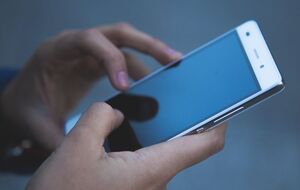 Сейчас мобильная связь в среднем может работать по четыре часа в случае отключения