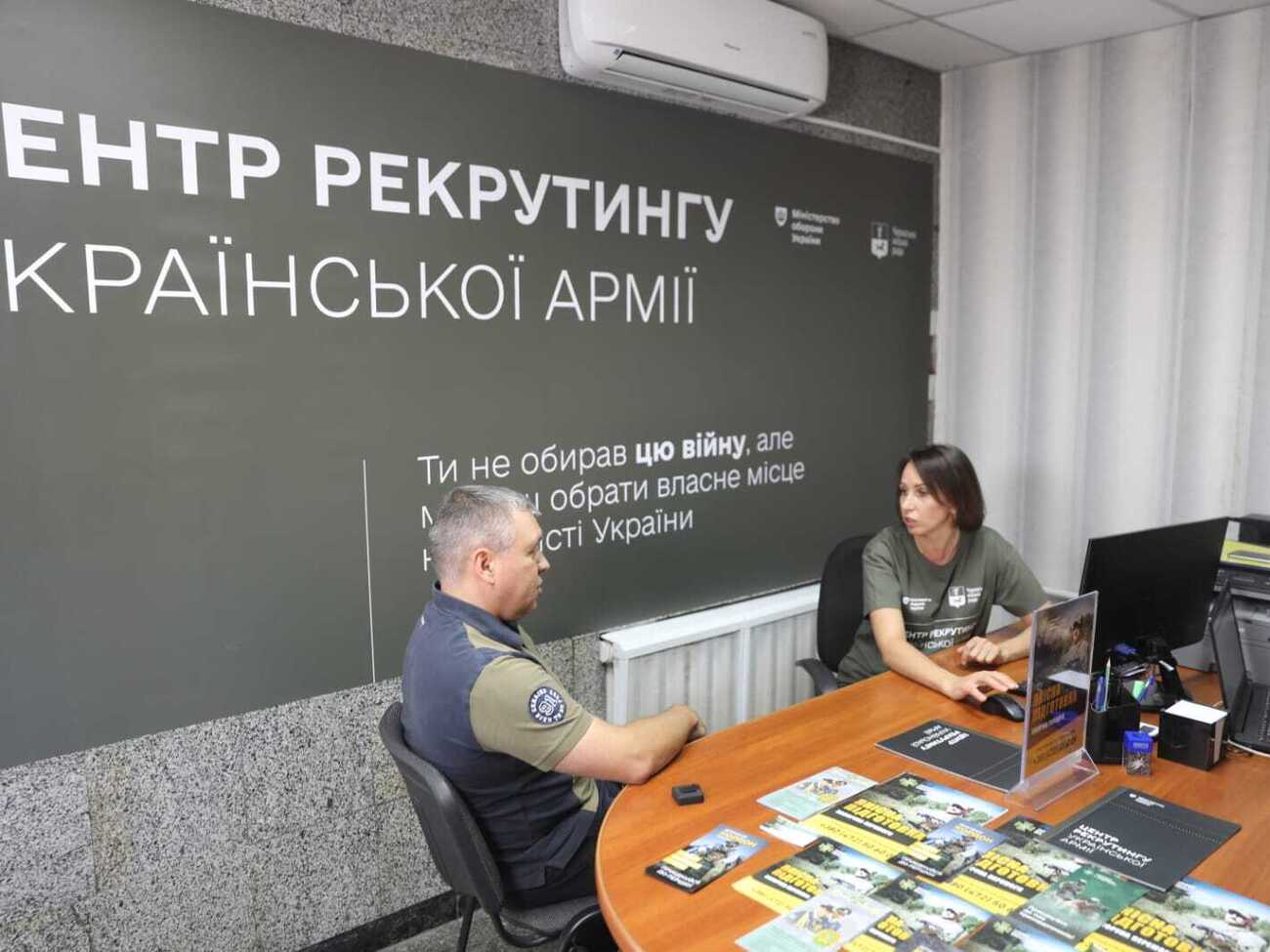 Рекрутуватися можна до всіх сил оборони, зазначили в Міноборони України