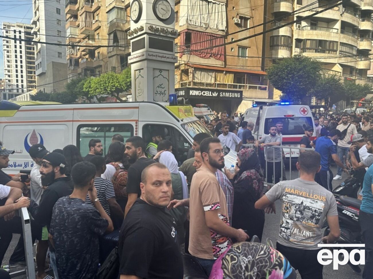 В результате удара, по данным минздрава Ливана, погибли восемь человек, десятки получили ранения