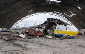 Россияне разбомбили ангар с "Мрією" в первый день полномасштабной войны