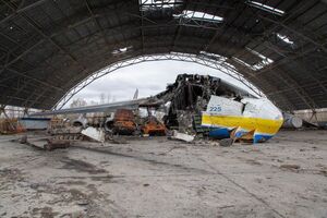 Россияне разбомбили ангар с "Мрією" в первый день полномасштабной войны