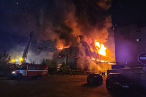 На складі детонують боєприпаси