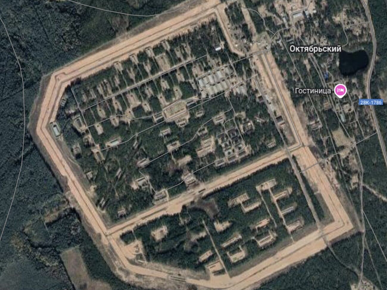 Дроны ночью атаковали 23-й арсенал ГРАУ российского минобороны у поселка Октябрьский, писали СМИ