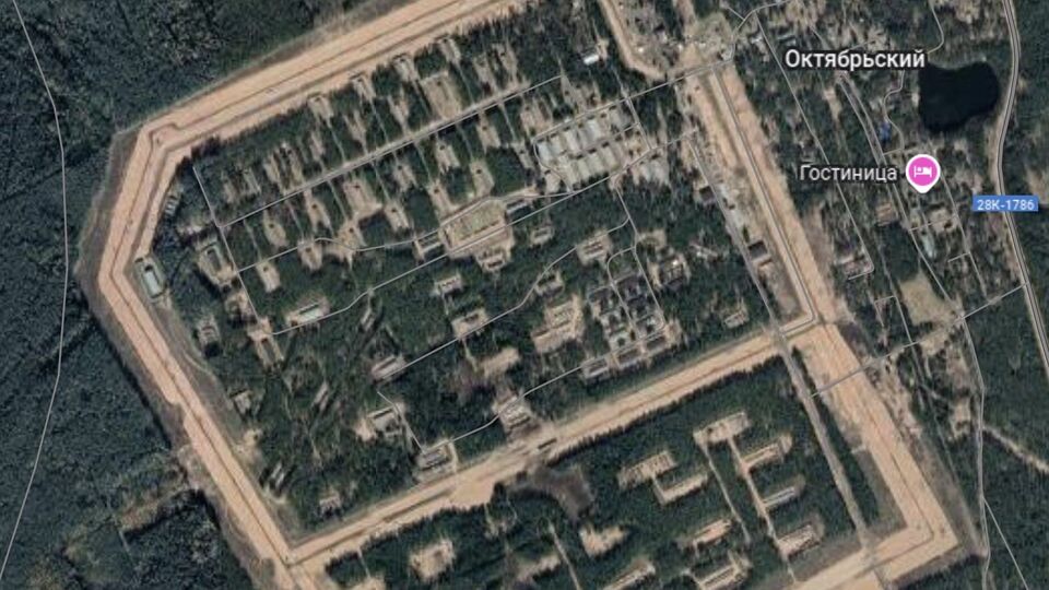 Дрони вночі атакували 23-й арсенал ГРАУ російського міноборони біля селища Октябрський, писали ЗМІ