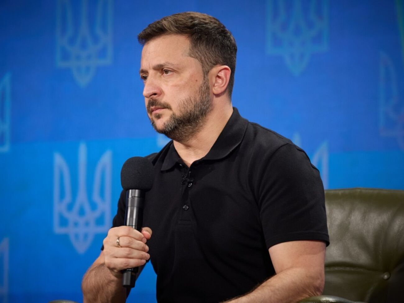 С представителями РФ состоялись встречи в онлайн-формате, "еще будут встречи офлайн и онлайн", отметил Зеленский