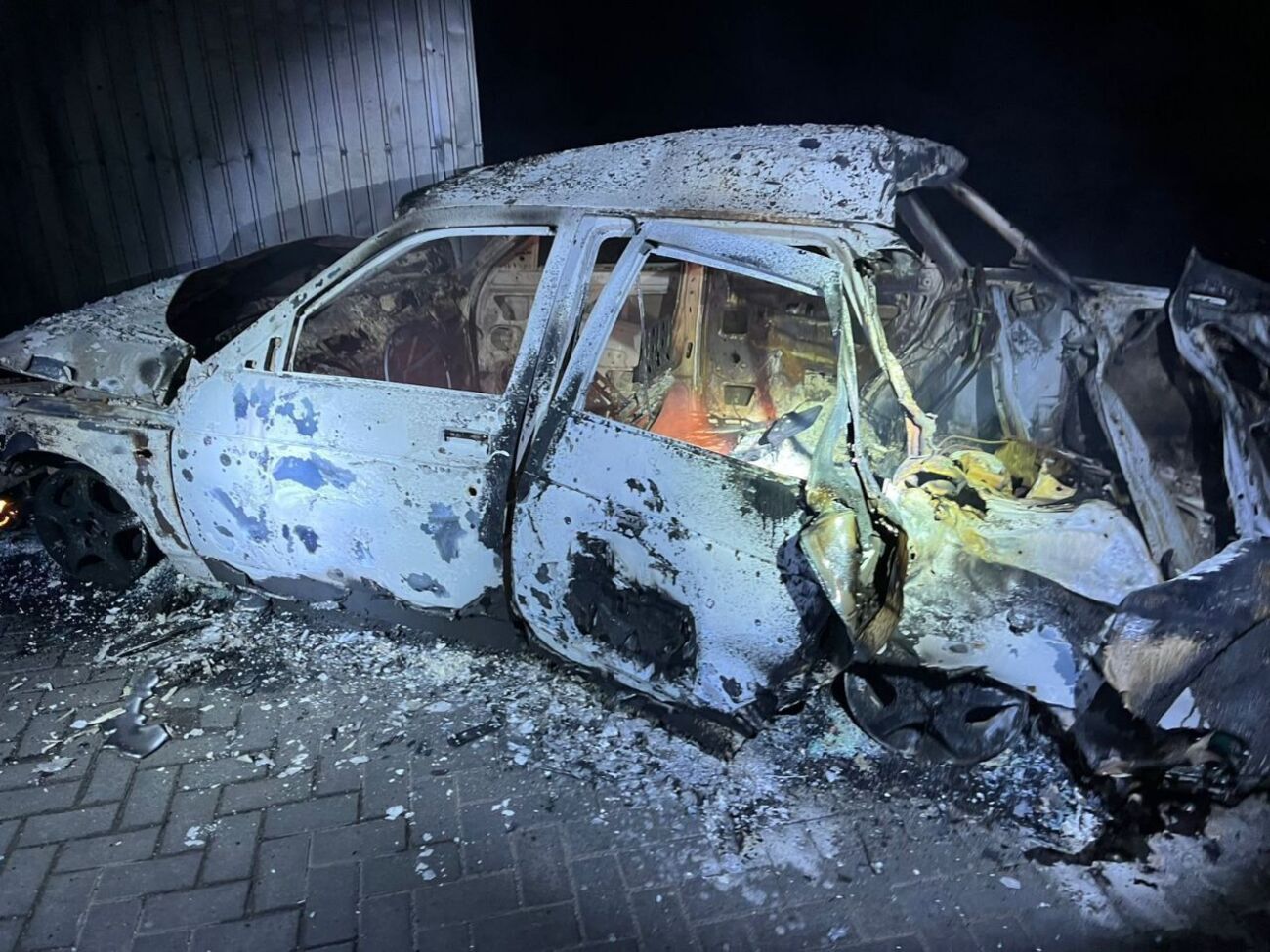 Судя по фото, машина сгорела