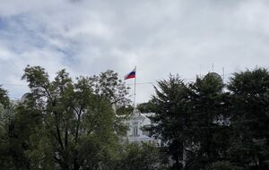Россия увеличила штат своего посольства в Мексике на десятки сотрудников, отметили СМИ