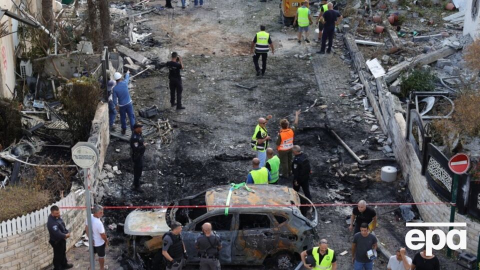 Уламки ракет упали в передмісті Хайфи, постраждало троє людей