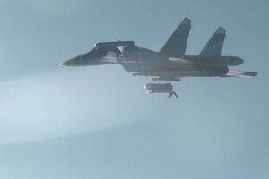 Росіяни змушені бити по своїх населених пунктах у Курській області, зазначили у ЗСУ