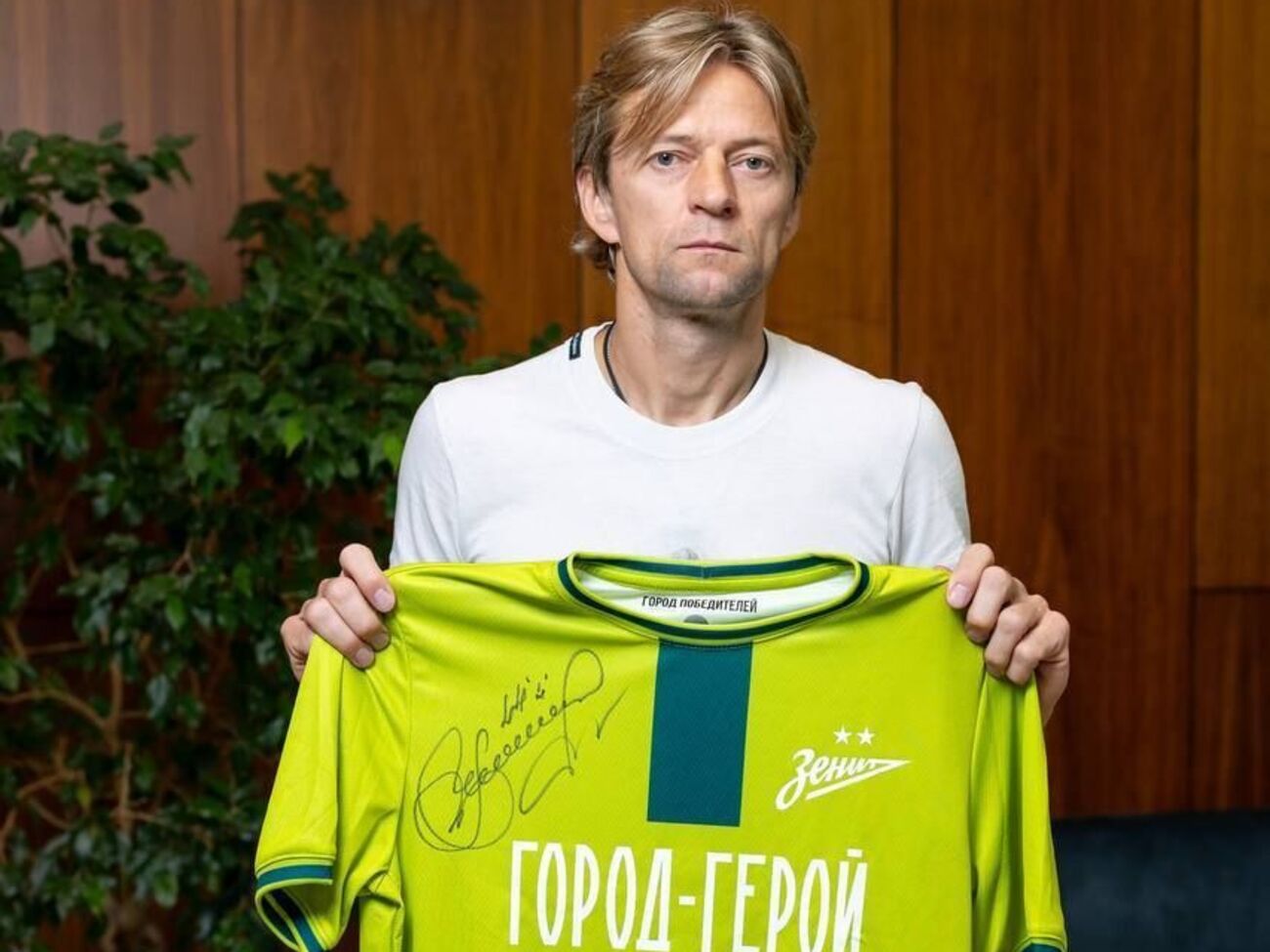 Лот із футболкою з автографом Тимощука викупили за 700 тис. руб.