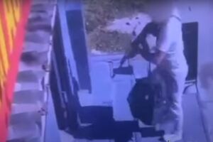 Озброєну людину зафіксувала камера спостереження