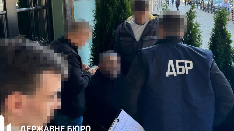 Посадовець за винагороду дозволяв підприємцям "безкоштовно" використовувати ув'язнених у виробництві їхньої продукції – ДБР