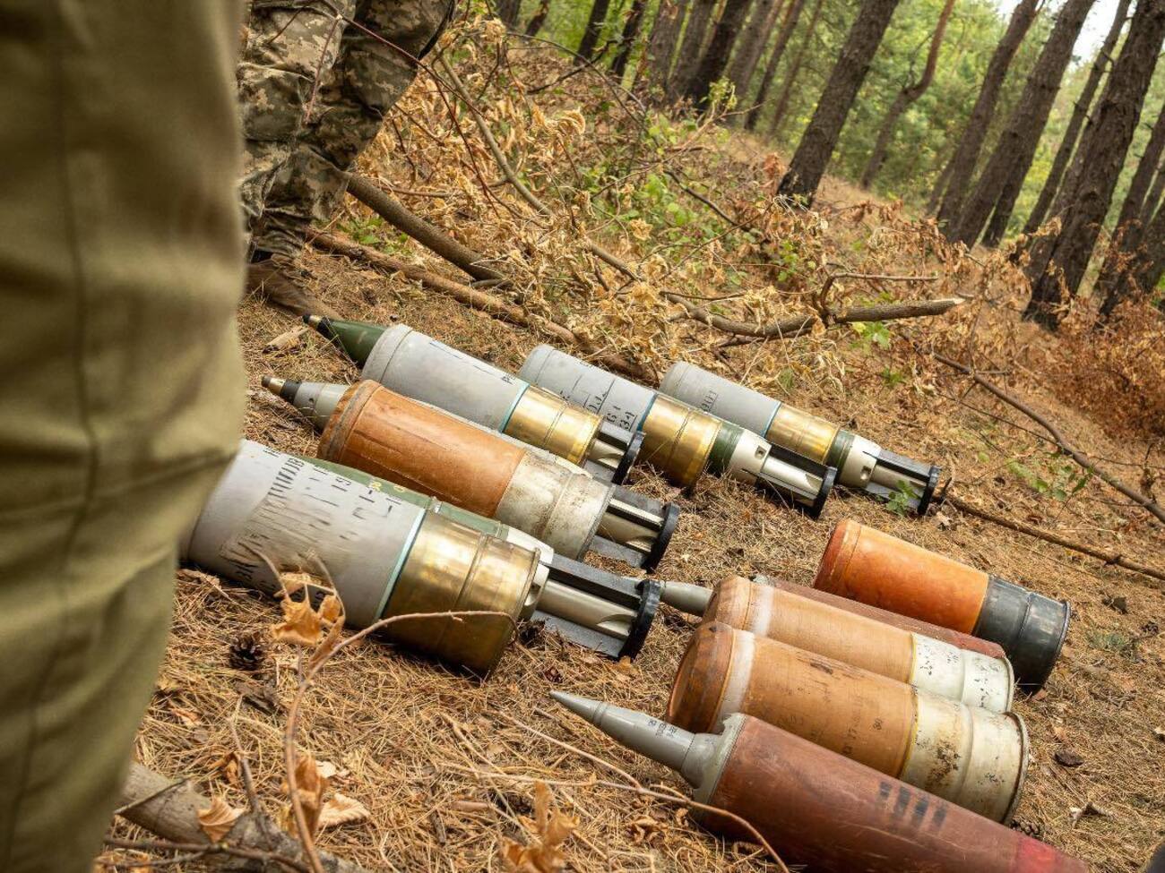 Весной, когда временно не было поддержки от США, ВСУ использовали украинские боеприпасы, рассказали в Минобороны