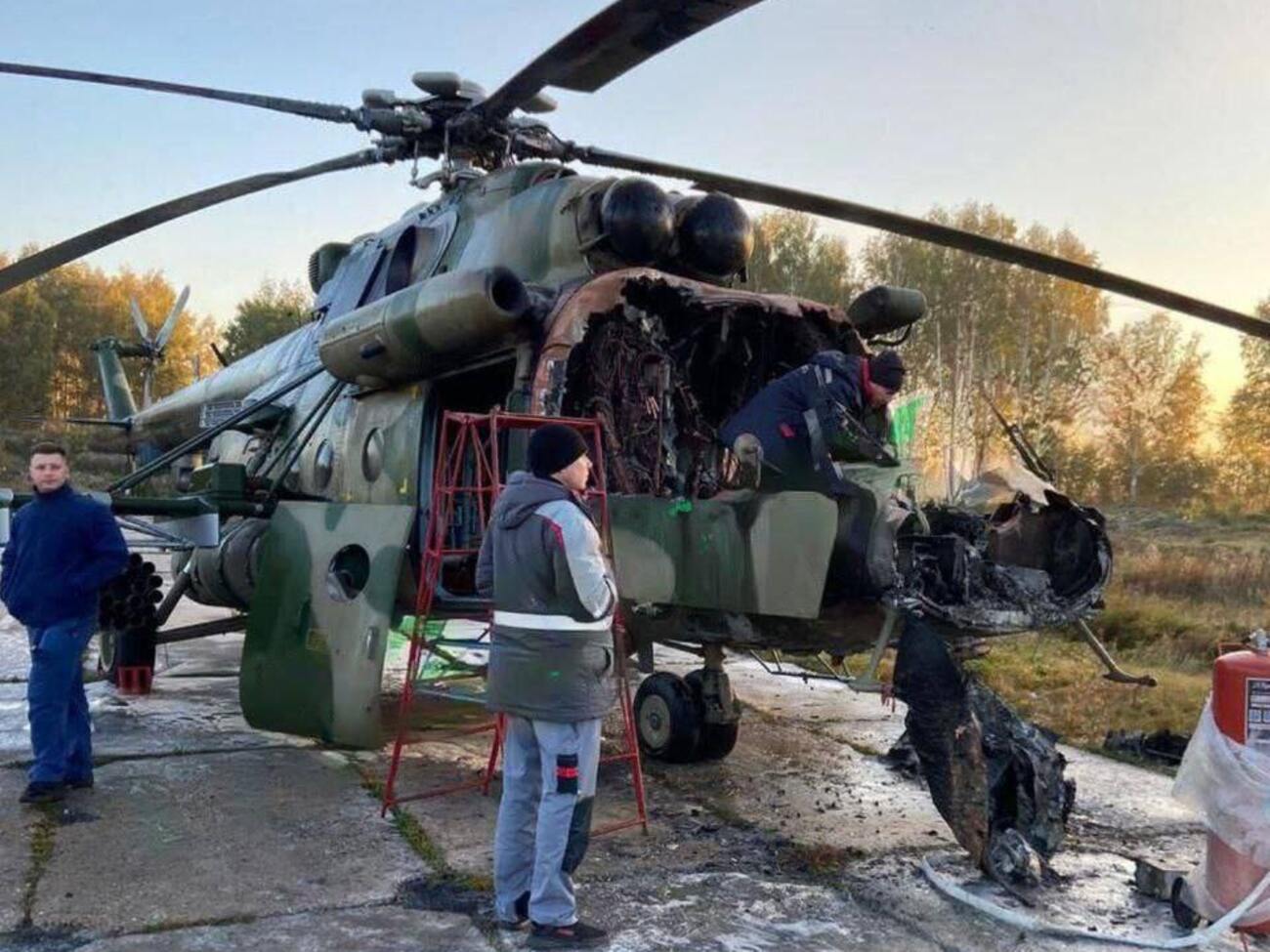 Повідомляють, що підлітки кинули у вертоліт пляшку із займистою сумішшю й утекли