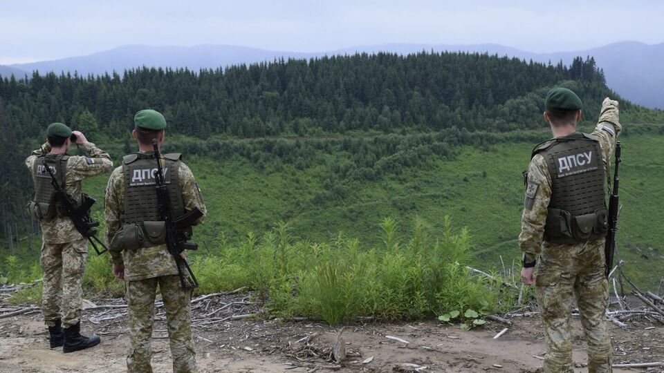 Большинство попыток незаконно пересечь границу по зеленому участку совершается в Молдову и Румынию, отметили в ГПСУ