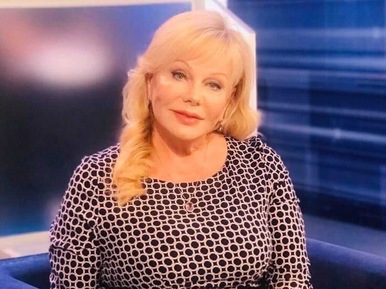 По словам Билоножко, продолжать и дальше присуждать артистам звания народных и заслуженных уже не стоит