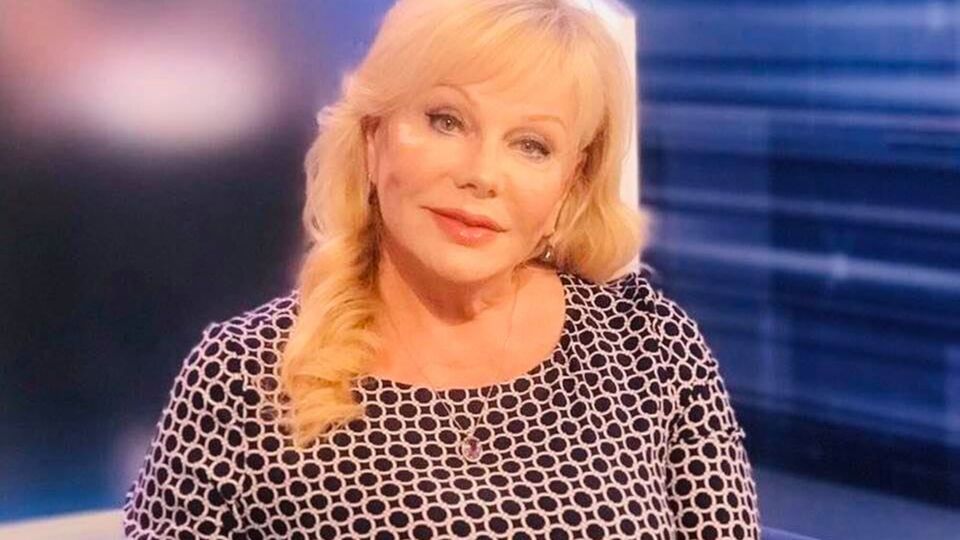 По словам Билоножко, продолжать и дальше присуждать артистам звания народных и заслуженных уже не стоит