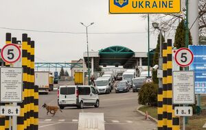 Во время проведения ремонтных работ движение транспортных средств коммерческого назначения может быть ограничено одной полосой