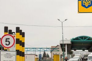 Під час проведення ремонтних робіт рух транспортних засобів комерційного призначення може бути обмежено однією смугою