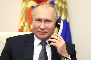 Установити контакт із Путіним (на фото) може Зеленський або хтось із партнерів, зазначили джерела Bloomberg