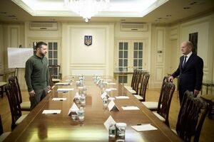 Зеленский и Шольц (на фото) решили провести встречу в формате полного тет-а-тет, рассказал Никифоров