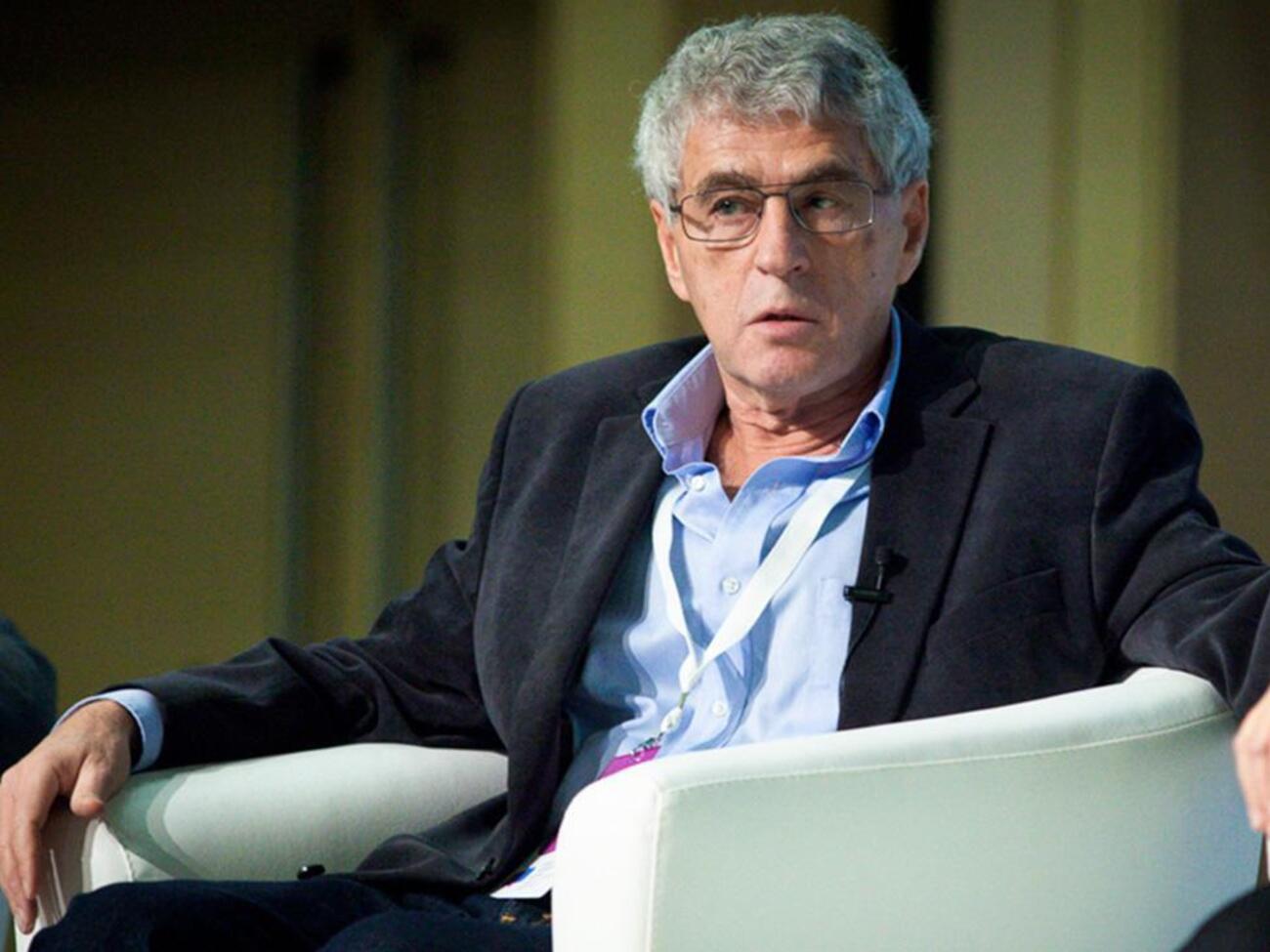 Коли дивлюся, як Трамп оплачує багатодітній матері куплене, бачу Жириновського. А коли чую, що він говорить, – Путіна