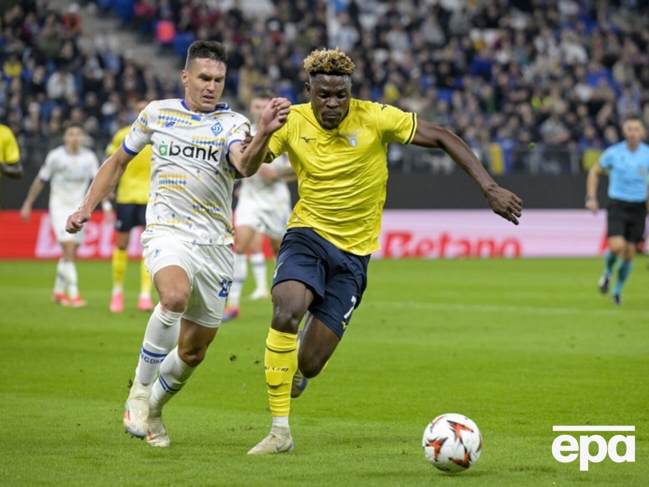 Поєдинок відбувався в Гамбурзі на формально "домашньому" полі "Динамо"