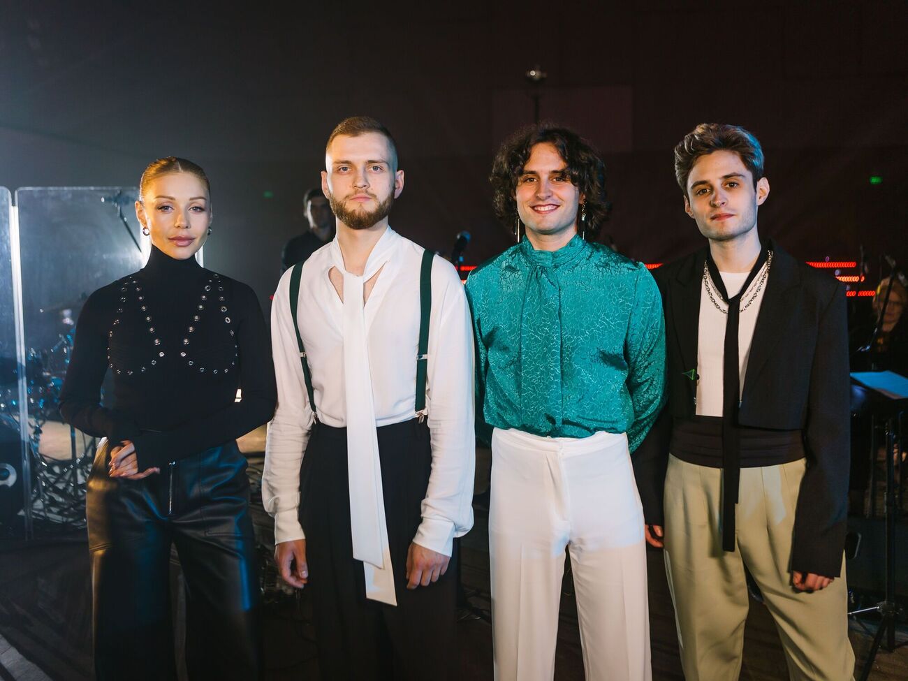 По словам участников группы Ziferblat, их работу над песней в рамках авторского проекта Тины Кароль можно описать словом "возможности"