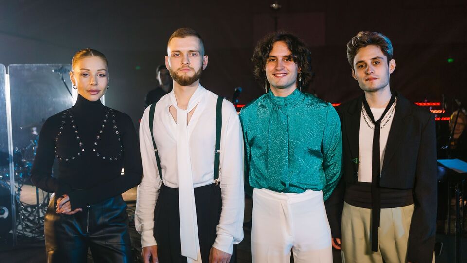 По словам участников группы Ziferblat, их работу над песней в рамках авторского проекта Тины Кароль можно описать словом "возможности"