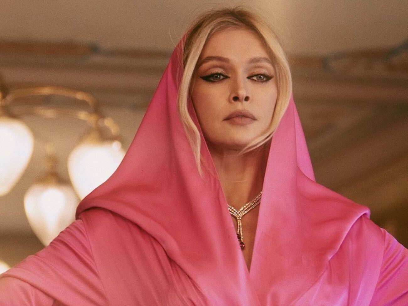 Брежнєва поспілкувалася з підписником