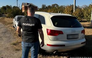 Поліцейські затримали керівника фонду під час реалізації чергового автомобіля
