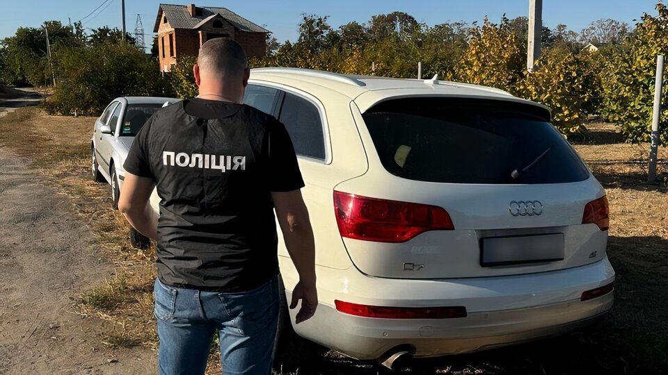 Полицейские задержали руководителя фонда во время реализации очередного автомобиля