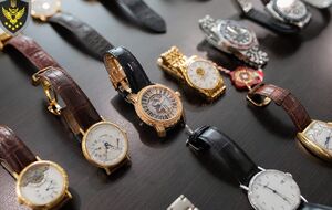 Всего в коллекции Медведчука есть 20 часов, которые оценили в 10,6 млн грн