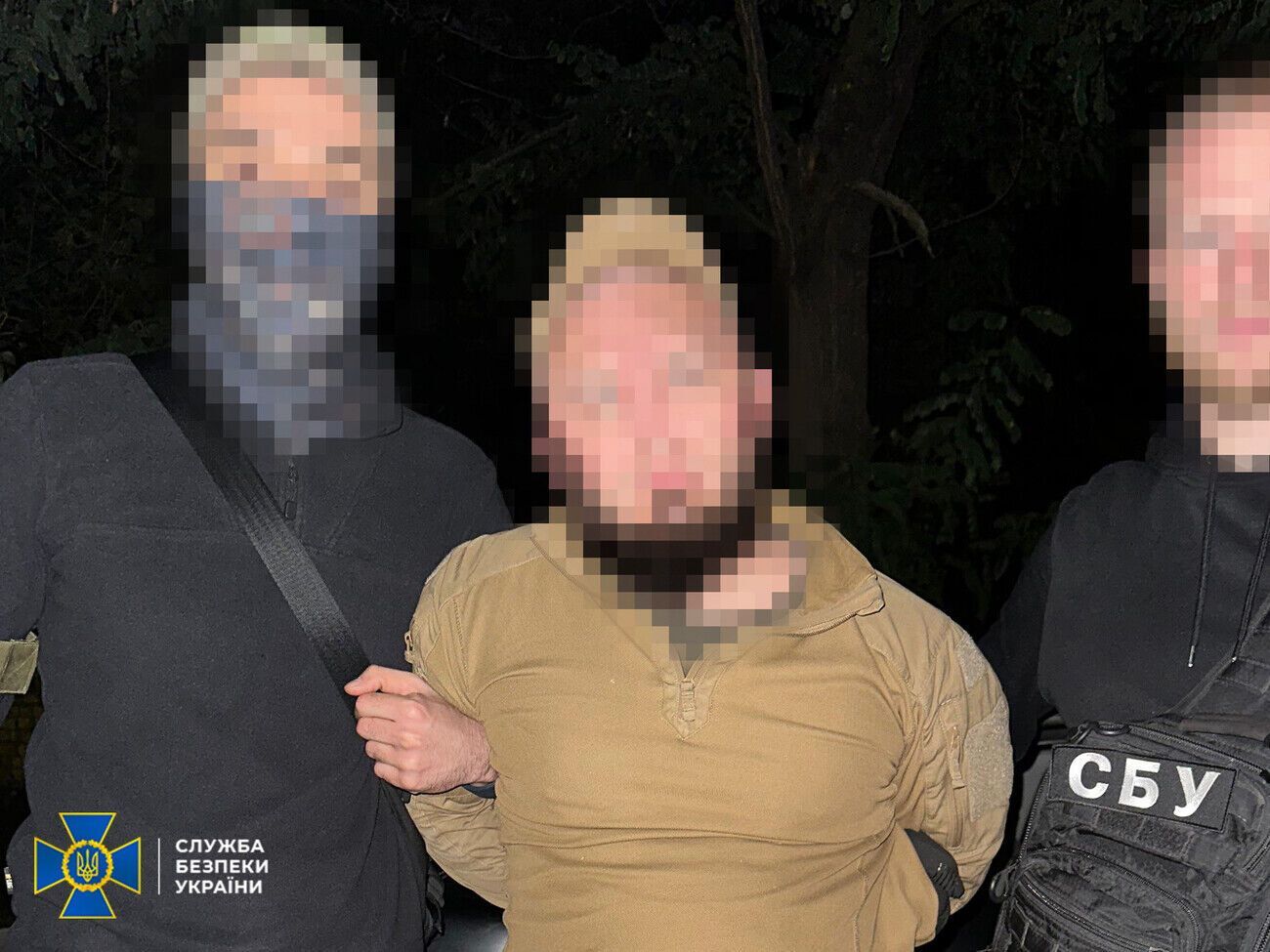 За інформацією слідства, затримані викрадали успішних підприємців, а потім вимагали в них гроші