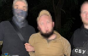 За інформацією слідства, затримані викрадали успішних підприємців, а потім вимагали в них гроші