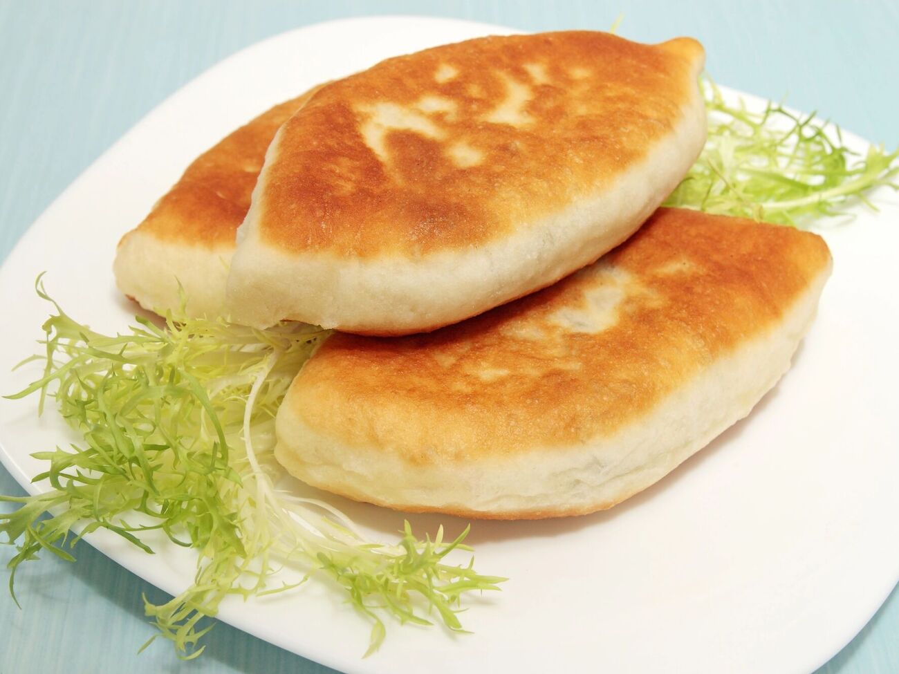 Пирожки обжарьте на растительном масле