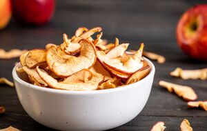 По словам блогера, в мешочках, пропитанных солью, моль не заведется