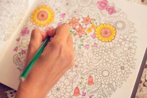 Мандалу можно раскрашивать любыми цветами по желанию