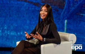 Кемпбелл після розголошення результатів розслідування діяльності її фонду коментарів поки що не давала