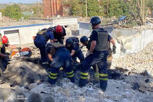 У Кривому Розі частково зруйновано п'ятиповерхову будівлю райуправління ГУ Нацполіції, розповіли в ДСНС