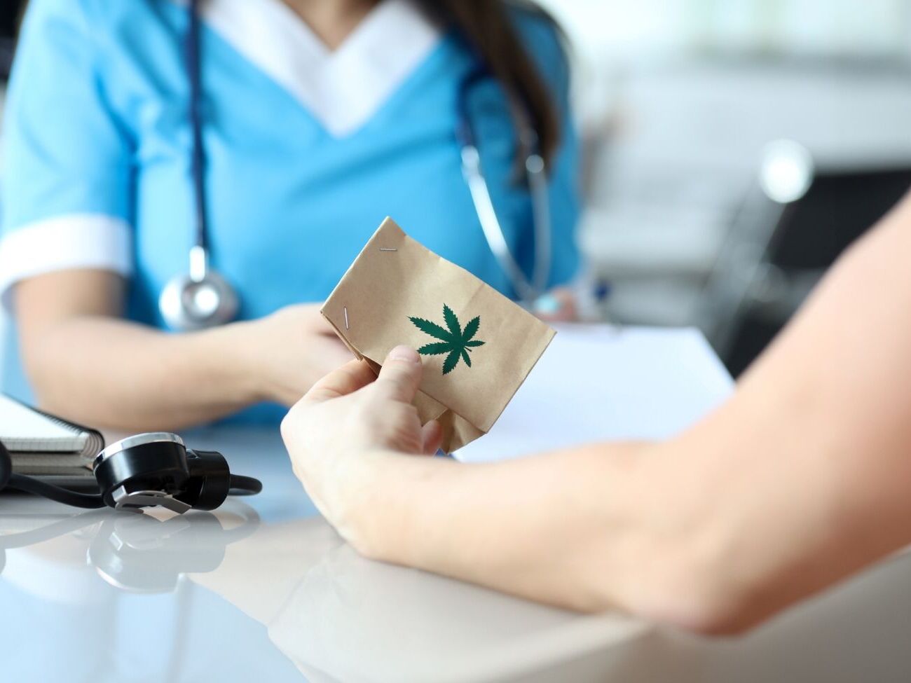 Лекарства на основе медканнабиса можно будет получить только по электронному рецепту врача "первички" или врача, оказывающего спецмедпомощь