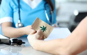 Лекарства на основе медканнабиса можно будет получить только по электронному рецепту врача "первички" или врача, оказывающего спецмедпомощь