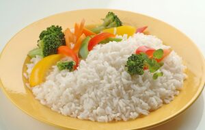 Для приготовления риса воду и крупу нужно брать в пропорции один к одному