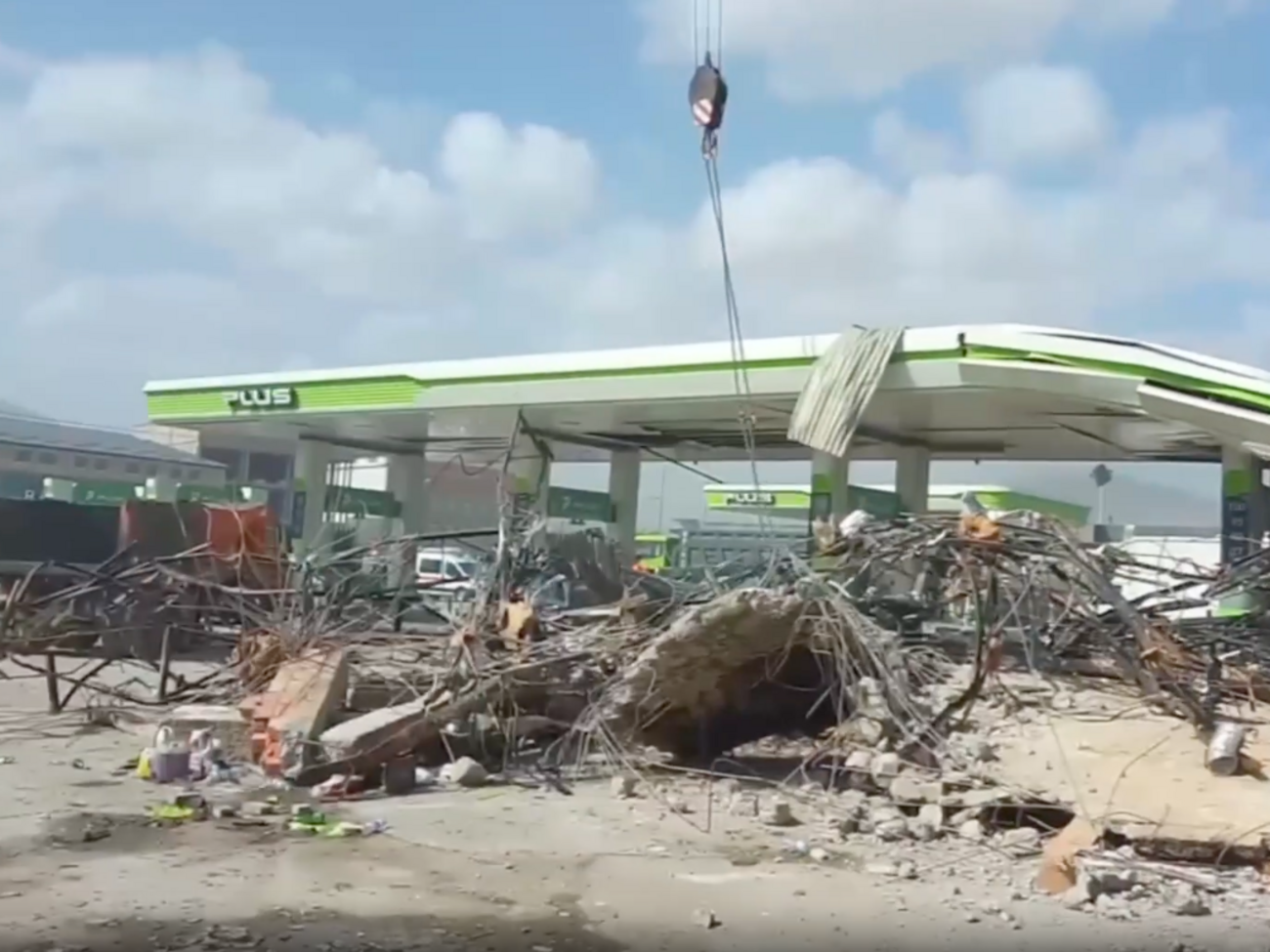 Здание АЗС полностью разрушено